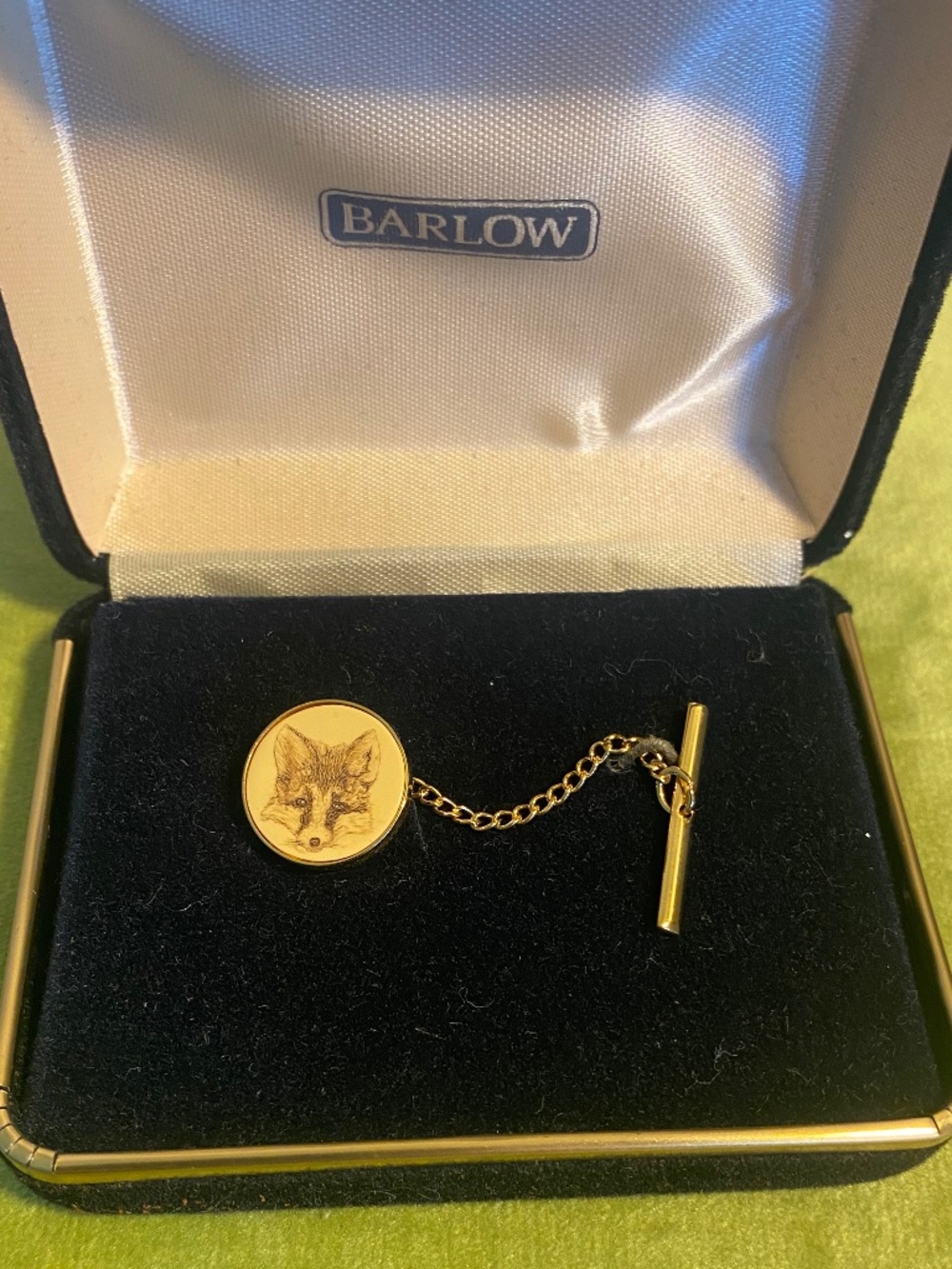 Vintage tie or lapel pin